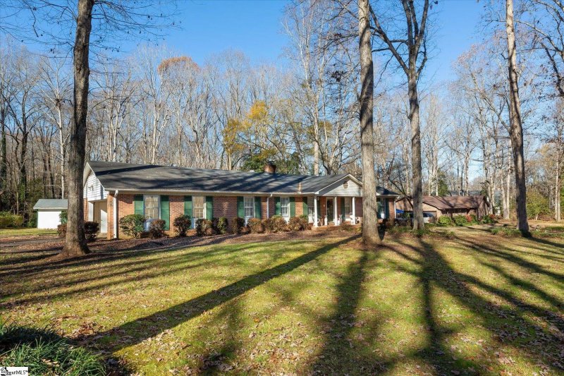 Property image 3 at 8 ROLLINGREEN Road, Greer, SC 29651-5975