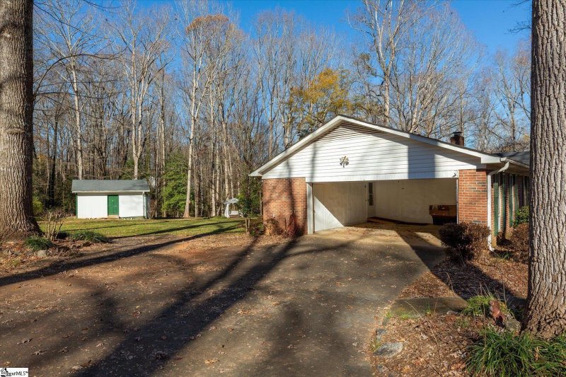 Property image 4 at 8 ROLLINGREEN Road, Greer, SC 29651-5975