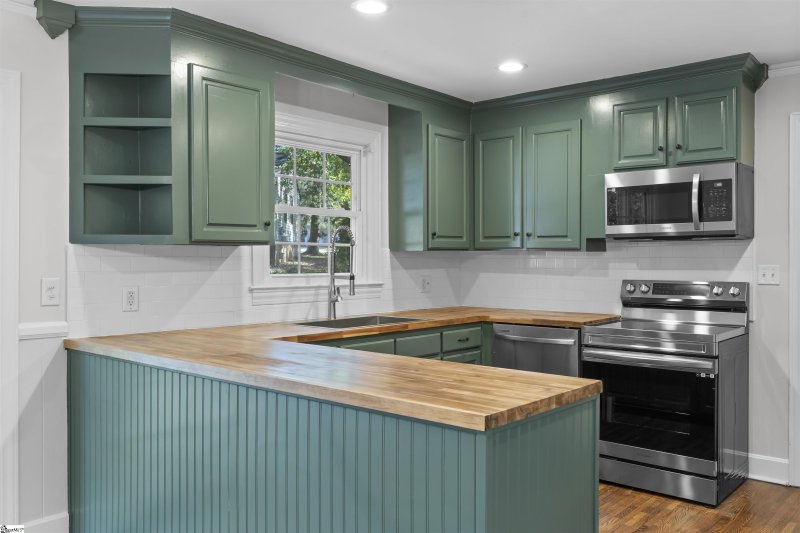 Property image 2 at 508 Willow Springs Drive, Greenville, SC 29607