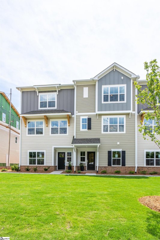 Property image 4 at 303 Pete Hollis Boulevard, Greenville, SC 29601