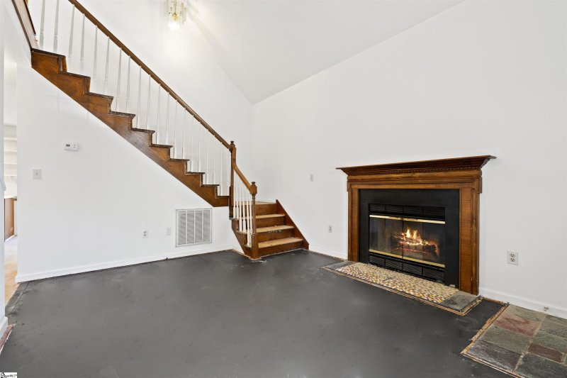 Property image 2 at 1018 Summit Drive, Greenville, SC 29609