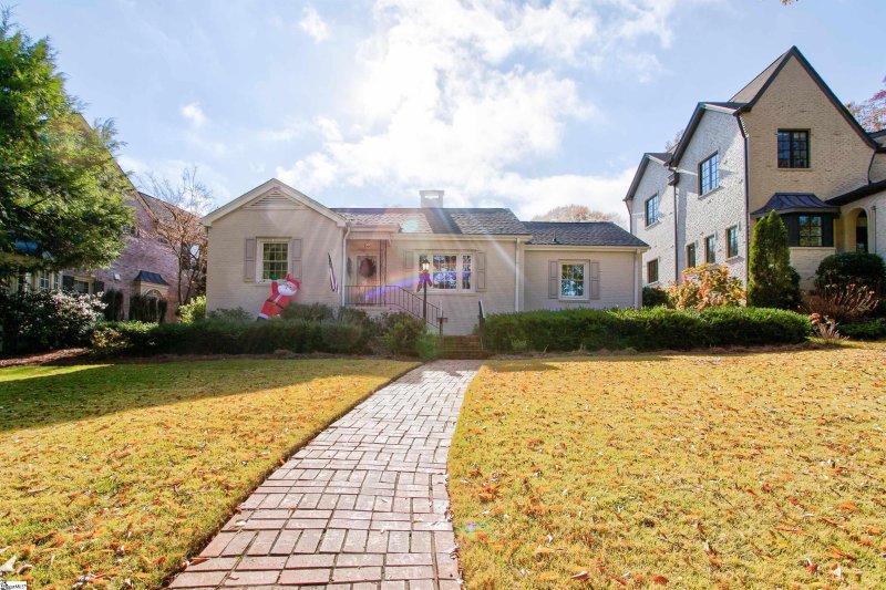 Property image 2 at 16 Ridgeland Drive, Greenville, SC 29601