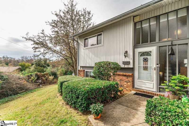 Property image 2 at 1 Briarcreek Place, Greenville, SC 29615