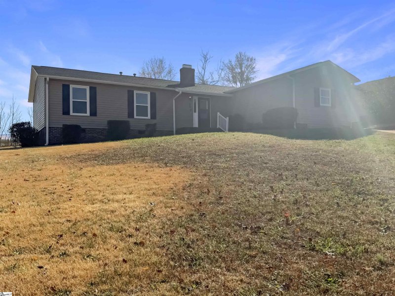 Property image 2 at 303 Foxborough Road, Spartanburg, SC 29303