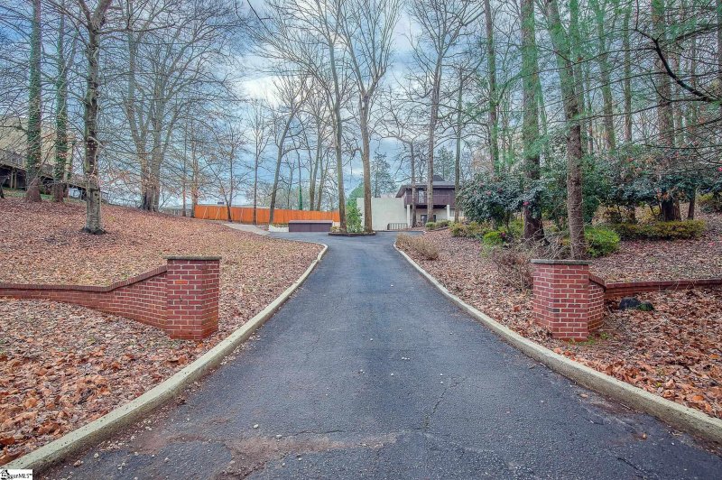 Property image 3 at 15 Riverview Drive, Greenville, SC 29611-6549