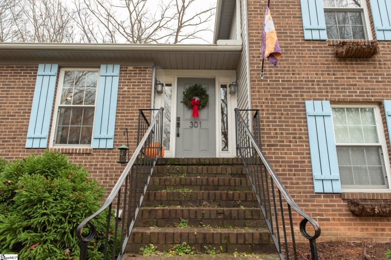 Property image 2 at 301 Dellrose Circle, Taylors, SC 29687