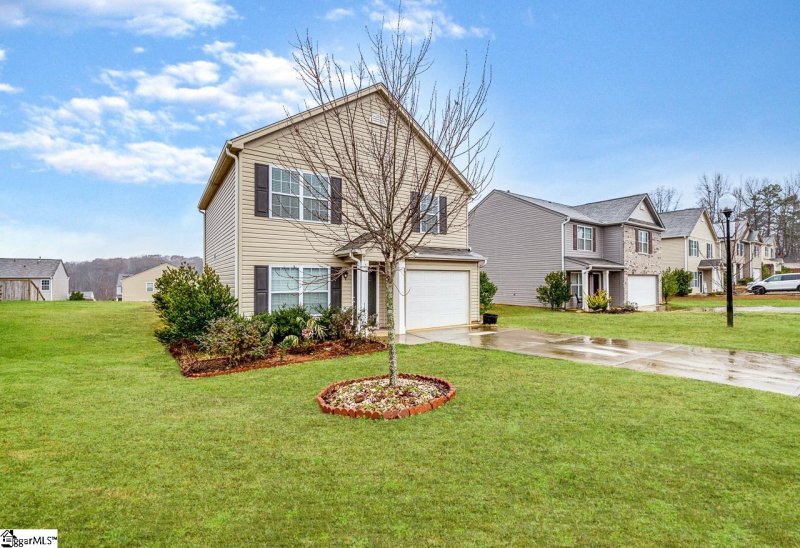 Property image 3 at 200 Charterhouse Avenue, Piedmont, SC 29673