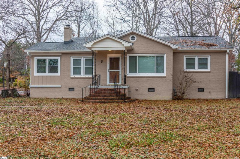 Property image 2 at 5 Courtney Circle, Greenville, SC 29617