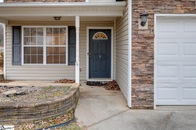 Property image 2 at 9 Pondsbury Court, Taylors, SC 29687