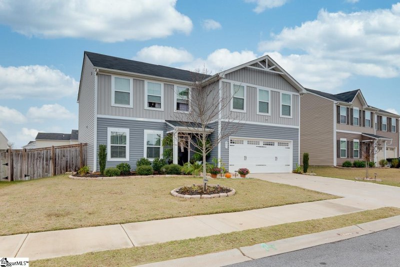 Property image 2 at 811 Danforth Drive, Greenville, SC 29617