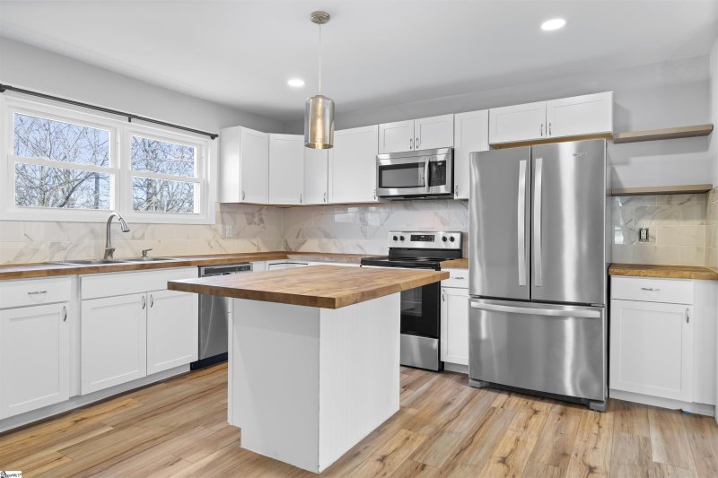 Property image 5 at 128 Rice Street, Easley, SC 29640