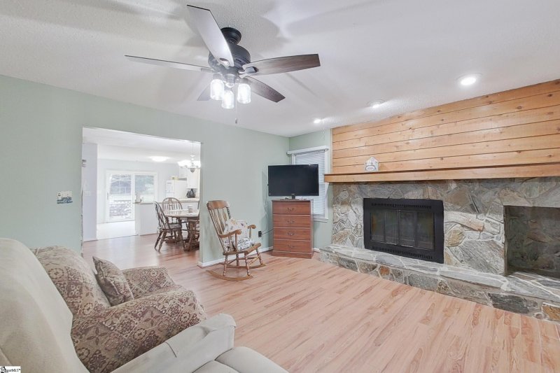 Property image 3 at 202 Stonegate Road, Simpsonville, SC 29681-2959