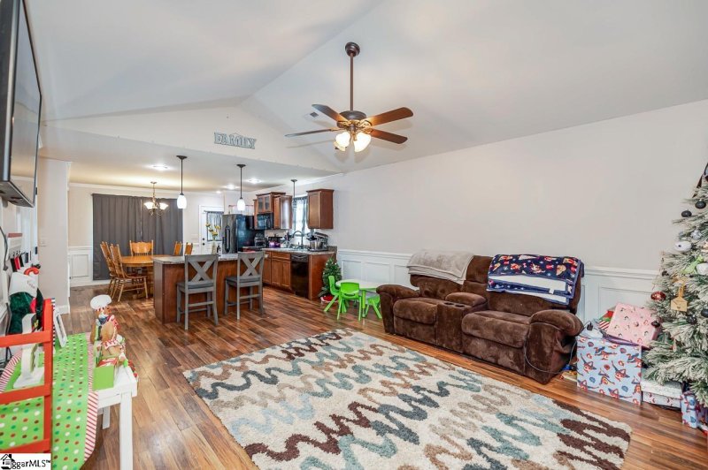 Property image 3 at 6 Awaken Court, Anderson, SC 29625