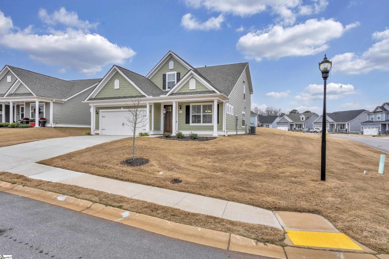 Property image 2 at 200 Lincoln Hill Road, Taylors, SC 29687
