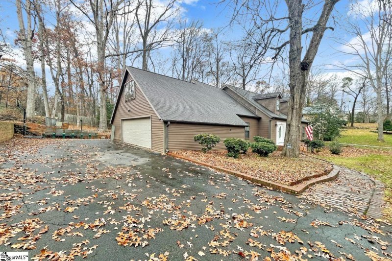 Property image 2 at 406 Holly Road, Taylors, SC 29687