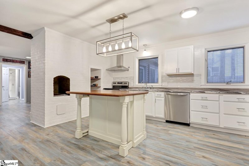 Property image 5 at 406 Holly Road, Taylors, SC 29687