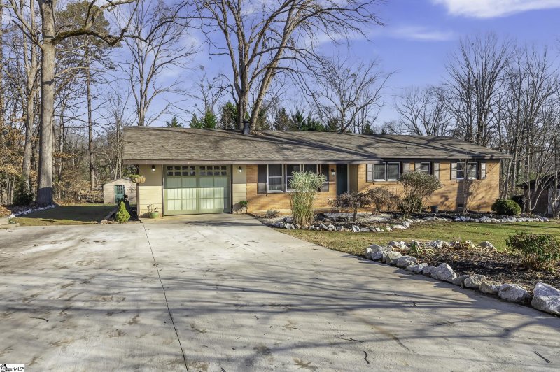 Property image 3 at 140 Woodridge Circle, Greenville, SC 29607-5324