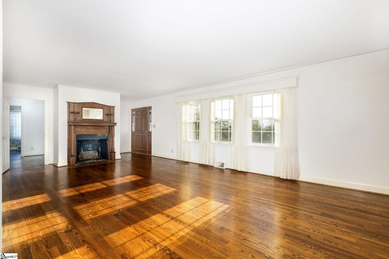 Property image 4 at 305 Hillside Drive, Greer, SC 29651-1720