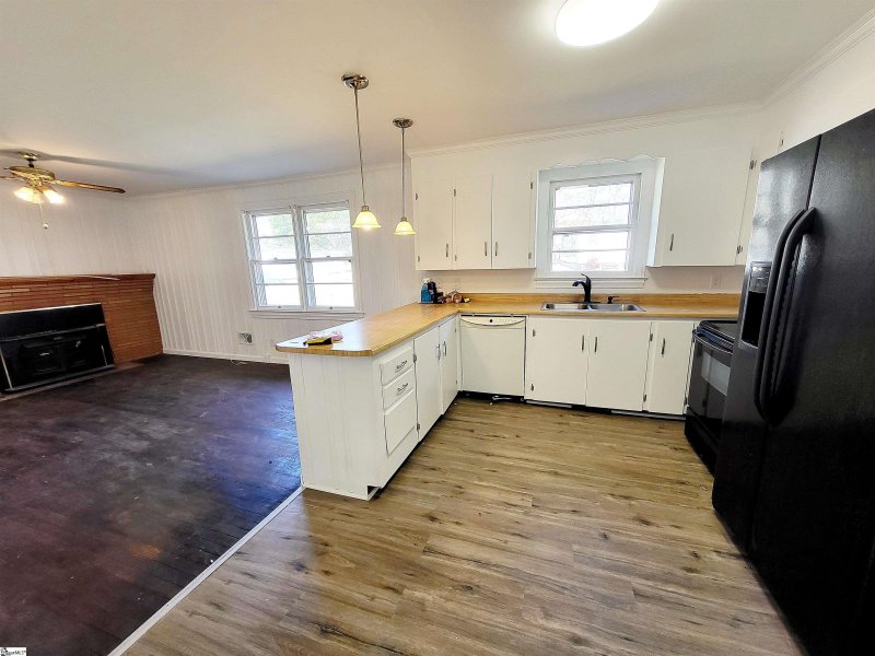 Property image 3 at 208 O'Neal Road, Greer, SC 29651