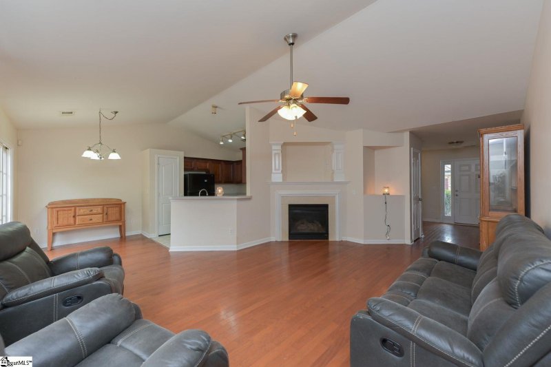 Property image 2 at 6 Brimfield Court, Greenville, SC 29605