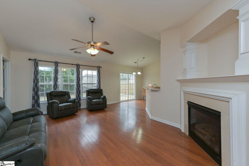 Property image 3 at 6 Brimfield Court, Greenville, SC 29605