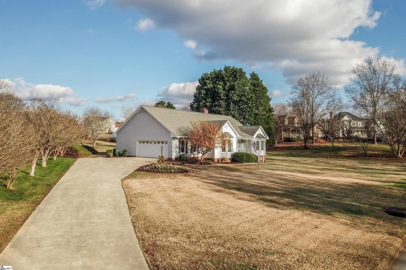 Property image 3 at 17 Midland Court, Taylors, SC 29687