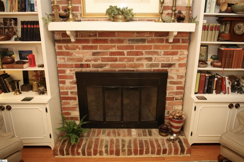 Property image 2 at 300 Dellwood Drive, Greenville, SC 29609