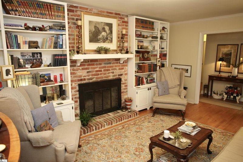 Property image 3 at 300 Dellwood Drive, Greenville, SC 29609