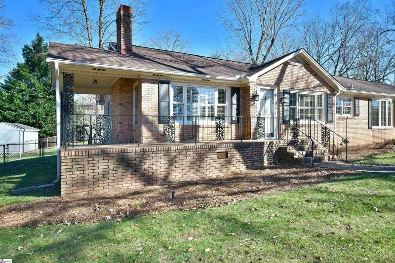 Property image 2 at 703 S B Street, Easley, SC 29640