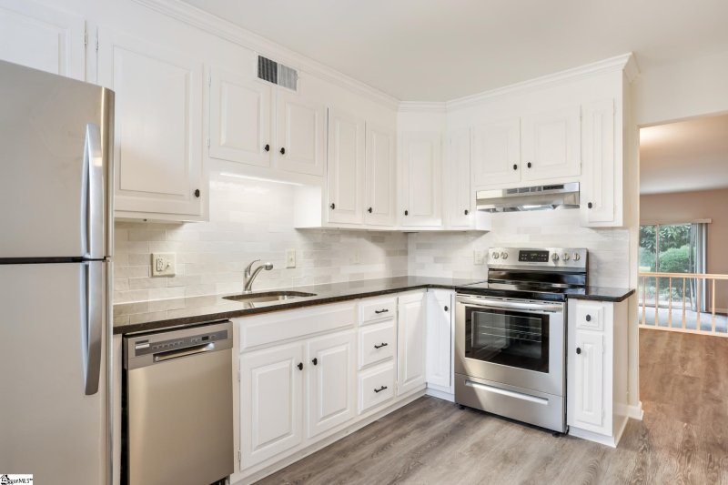 Property image 3 at 925 Cleveland Street, Greenville, SC 29601