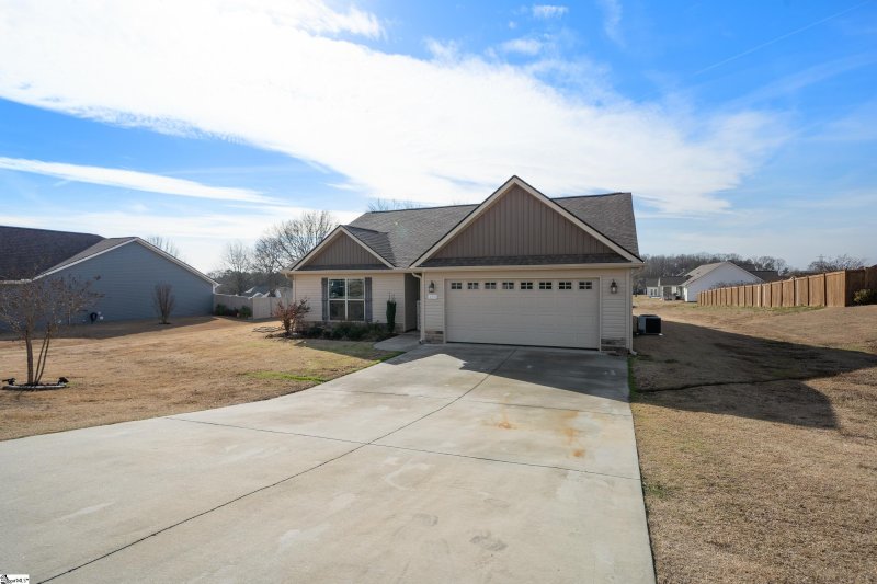 Property image 2 at 408 Braeburn Fields Court, Inman, SC 29349