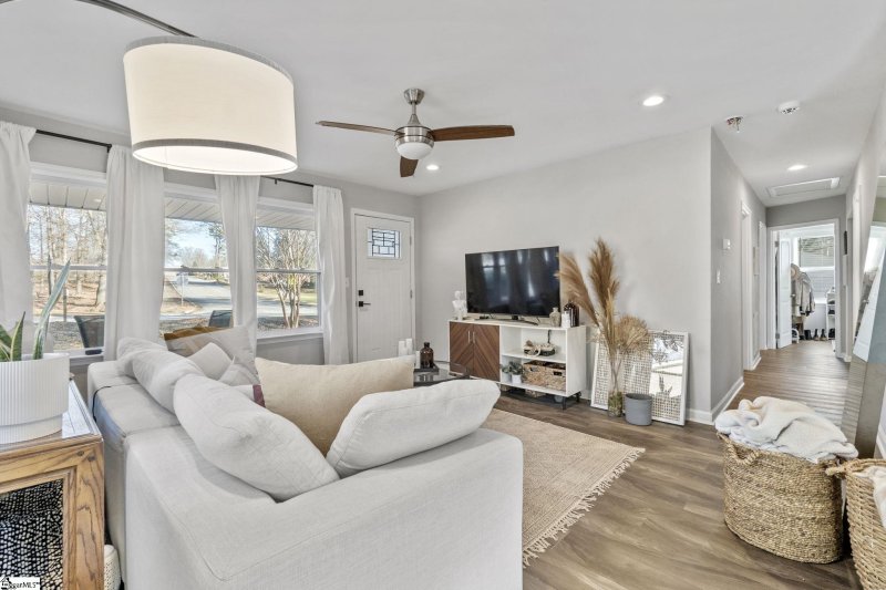 Property image 3 at 401 Boyd Avenue, Simpsonville, SC 29681