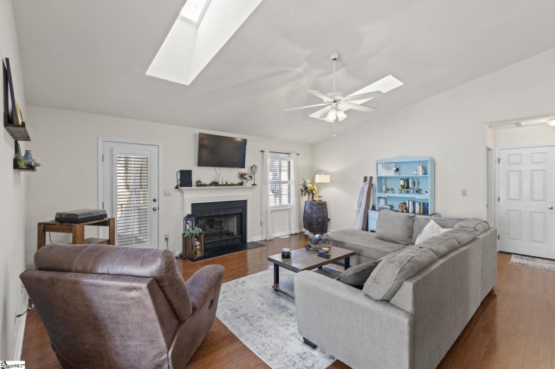 Property image 3 at 8 Hyde Park Lane, Mauldin, SC 29662