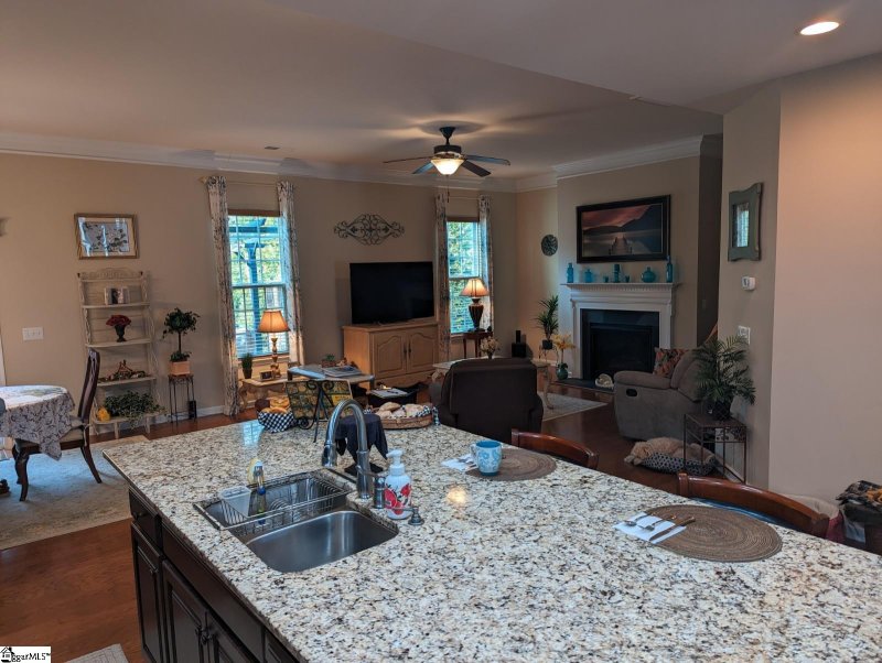 Property image 4 at 215 Chapel Hill Lane, Simpsonville, SC 29681