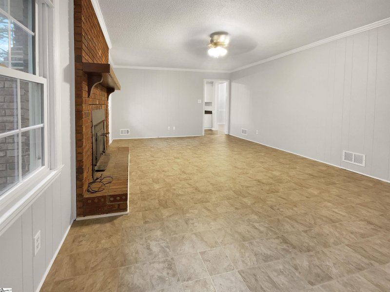 Property image 3 at 808 Thackston Drive, Spartanburg, SC 29307