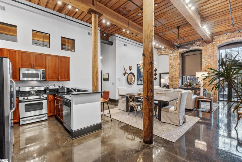 Property image 2 at 400 Mills Avenue, Greenville, SC 29605