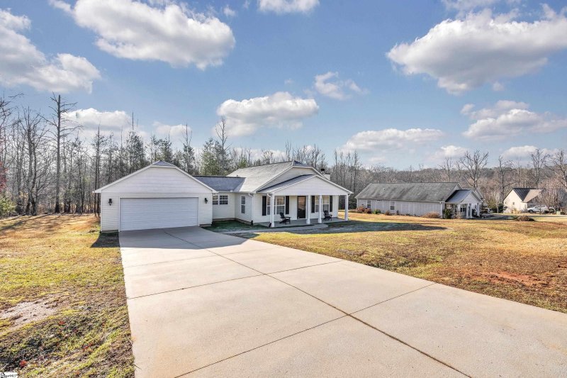 Property image 2 at 109 Albus Drive, Wellford, SC 29385