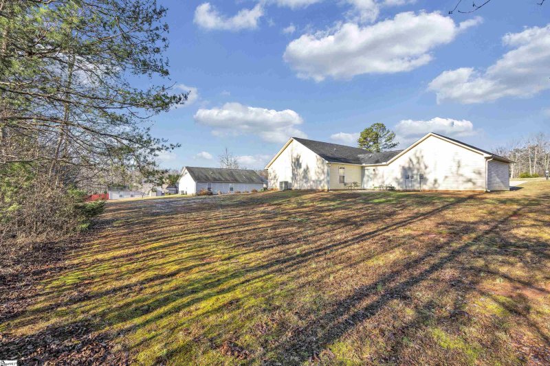 Property image 3 at 109 Albus Drive, Wellford, SC 29385