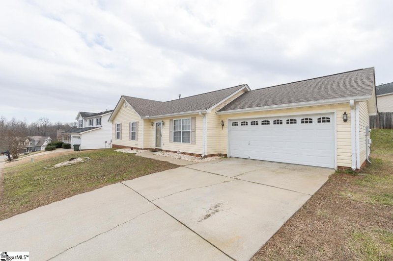 Property image 3 at 206 Juniper Leaf Way, Greer, SC 29651