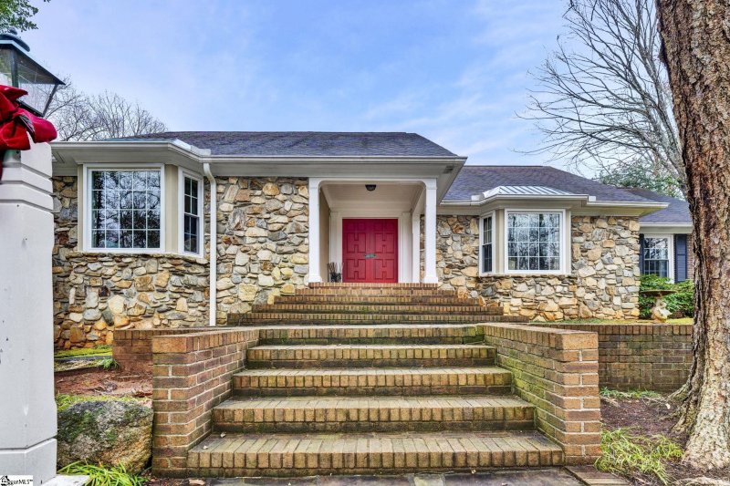 Property image 2 at 102 Graystone Road, Greenville, SC 29615