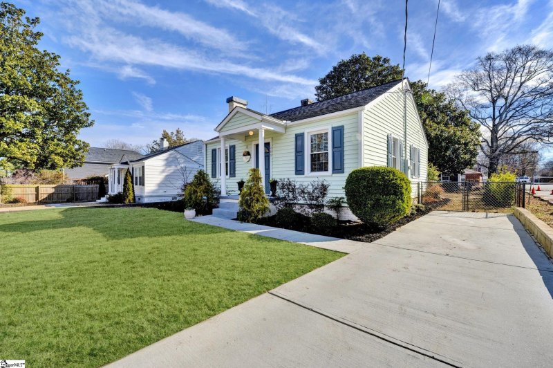 Property image 2 at 209 Bleckley Avenue, Greenville, SC 29607