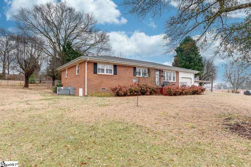 Property image 2 at 23 Woodridge Drive, Greenville, SC 29611