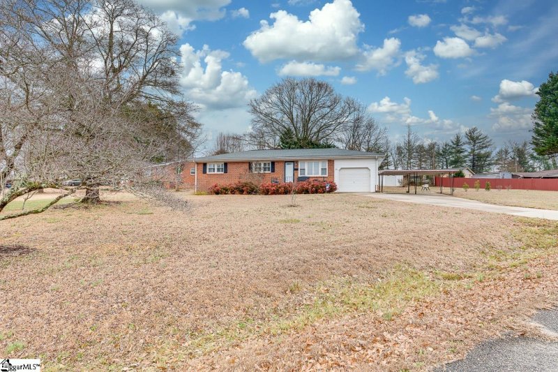 Property image 4 at 23 Woodridge Drive, Greenville, SC 29611