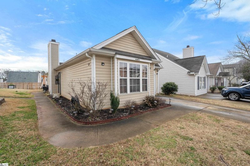 Property image 3 at 326 Glenlea Lane, Greenville, SC 29617