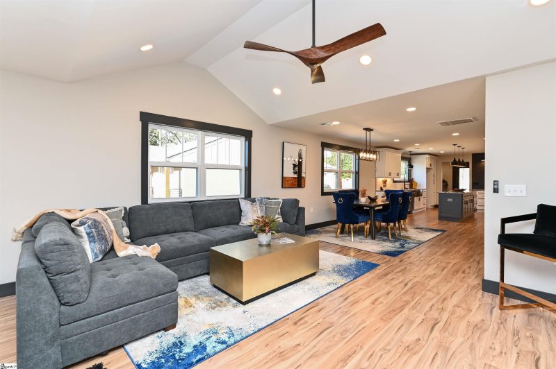 Property image 4 at 201 Old Augusta Road, Greenville, SC 29605