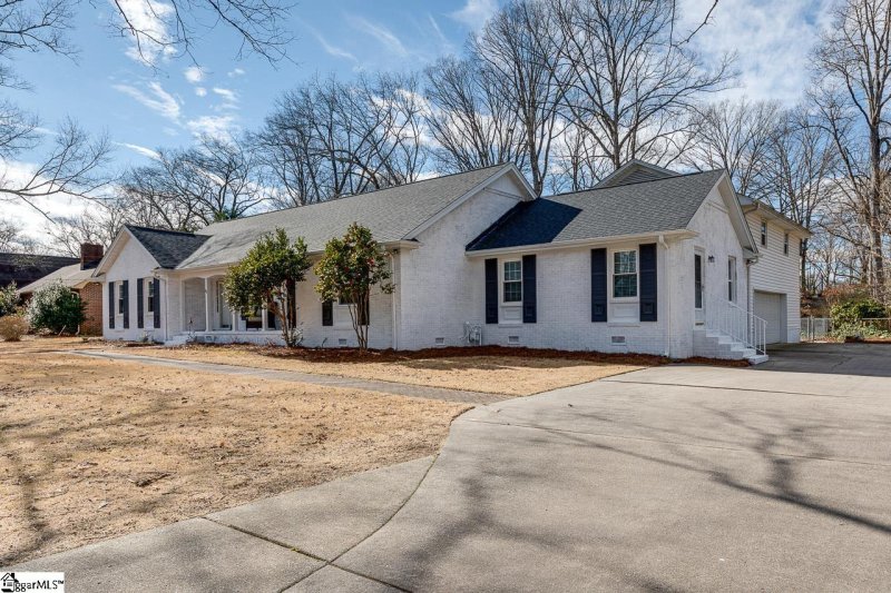 Property image 2 at 11 Kimberly Lane, Taylors, SC 29687