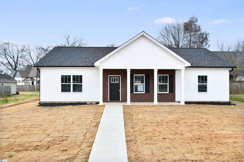 Property image 4 at 9 5th Street, Greer, SC 29651-3127