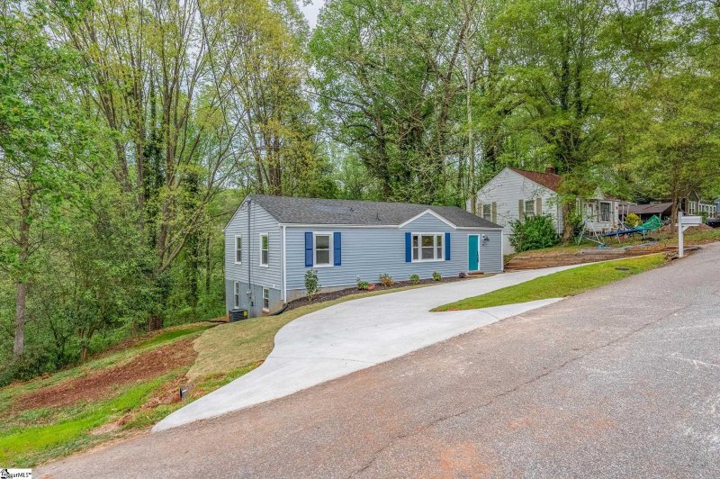 Property image 2 at 24 Circle Drive, Greenville, SC 29617