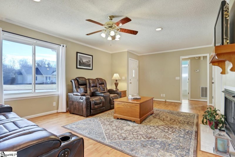 Property image 5 at 6 Beaver Brook Court, Taylors, SC 29687