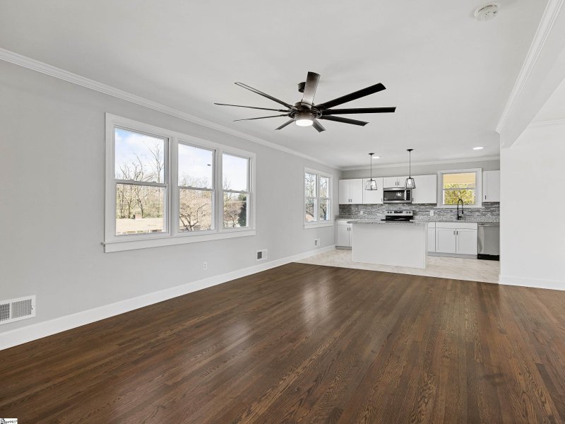 Property image 3 at 104 N Lanford Road, Spartanburg, SC 29301